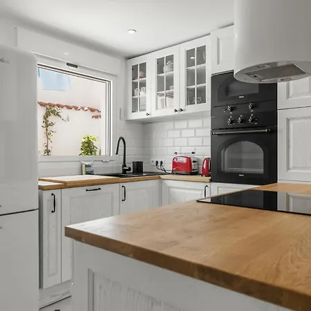 Stunning In Historic Center By Costarentals - Mal05 Apartment Malaga