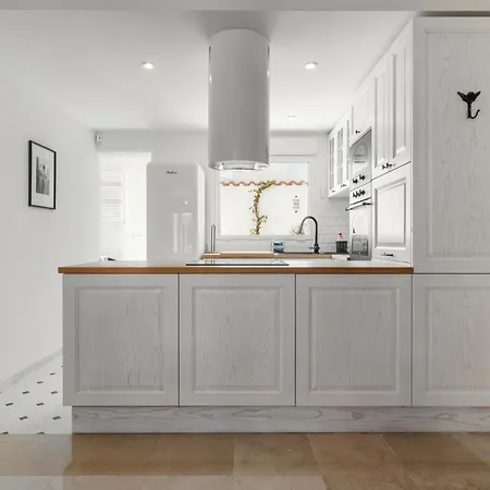 Stunning In Historic Center By Costarentals - Mal05 Apartment Málaga